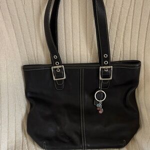Coach Vintage 9572 Black Leather Tote Handbag w/Coach Charm